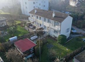 Schmuckes Einfamilienhaus mit gemütlichem Gartenhaus