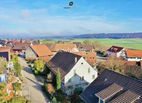 Baugrundstück mit bestehendem, grossem Riegelhaus