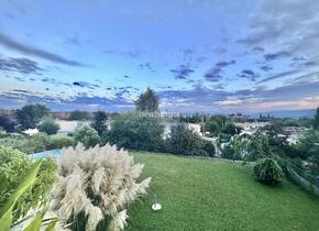 Freistehendes Einfamilienhaus mit traumhafter Aussicht und hochwert...