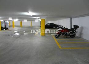 Motorradplätze in neuer Tiefgarage