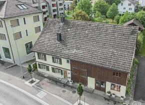 Wohnhaus mit Remise