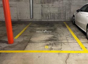 LETZTER Einstellhallenparkplatz zu vermieten!