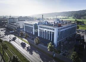 Zu Fuss zum Bahnhof Stettbach - Heller Gewerberaum an bester Lage