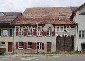 Vielseitiges Mehrfamilienhaus mit historischem Charme und 3 Wohnung...