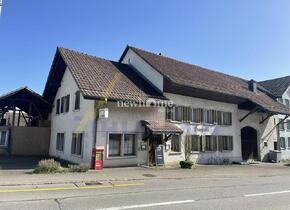 Wohnhaus mit Restaurant und Schopf