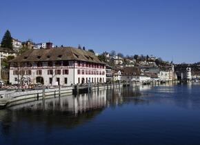 Arbeiten im historischen Güterhof am Rhein