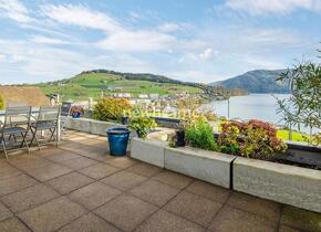 Terrassenwohnung mit beeindruckender Aussicht und viel Potenzial