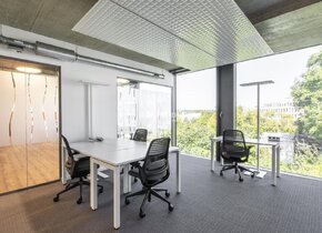 Bureau privé pour 3 personnes à Regus Morges