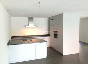 grosszügige 4 1/2 Zimmer-Wohnung mit Charme