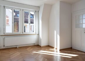 4.5 Zimmer Altbau-Maisonettewohnung mit drei Balkonen und...