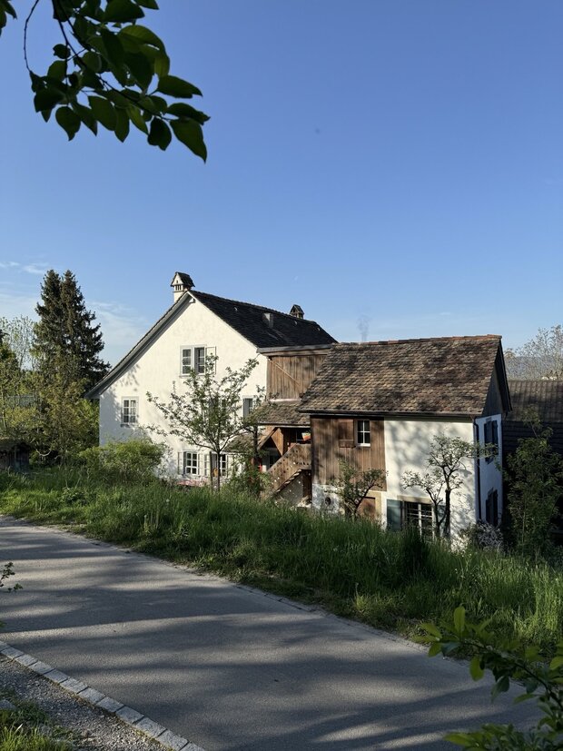 1 - 2 Mitbewohnis gesucht in altem Bauernhaus in  Zürich Witikon