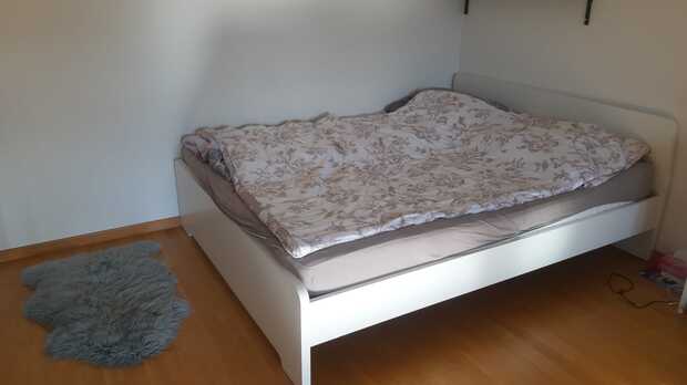 Bett 160X200 cm, mit zwei Matratzen