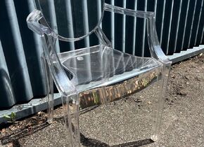 Louis Ghost-Stühle im Design von Philippe Starck für...
