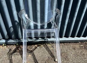 Louis Ghost-Stühle im Design von Philippe Starck für...