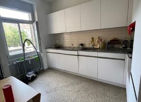 WG-Zimmer + Büro in einer 4.5-Zimmer-Wohnung im Herzen...