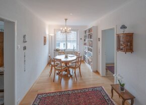 Charmante 3,5 Zimmer Wohnung am Meierhofplatz mit Balkon...