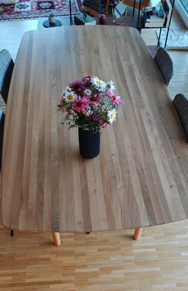 Schöner Nussbaum Tisch zu verkaufen 200x105cm