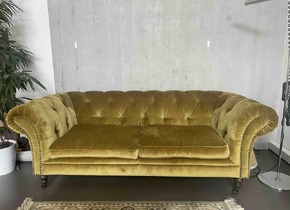 Couch / Sofa Chesterfiel old english