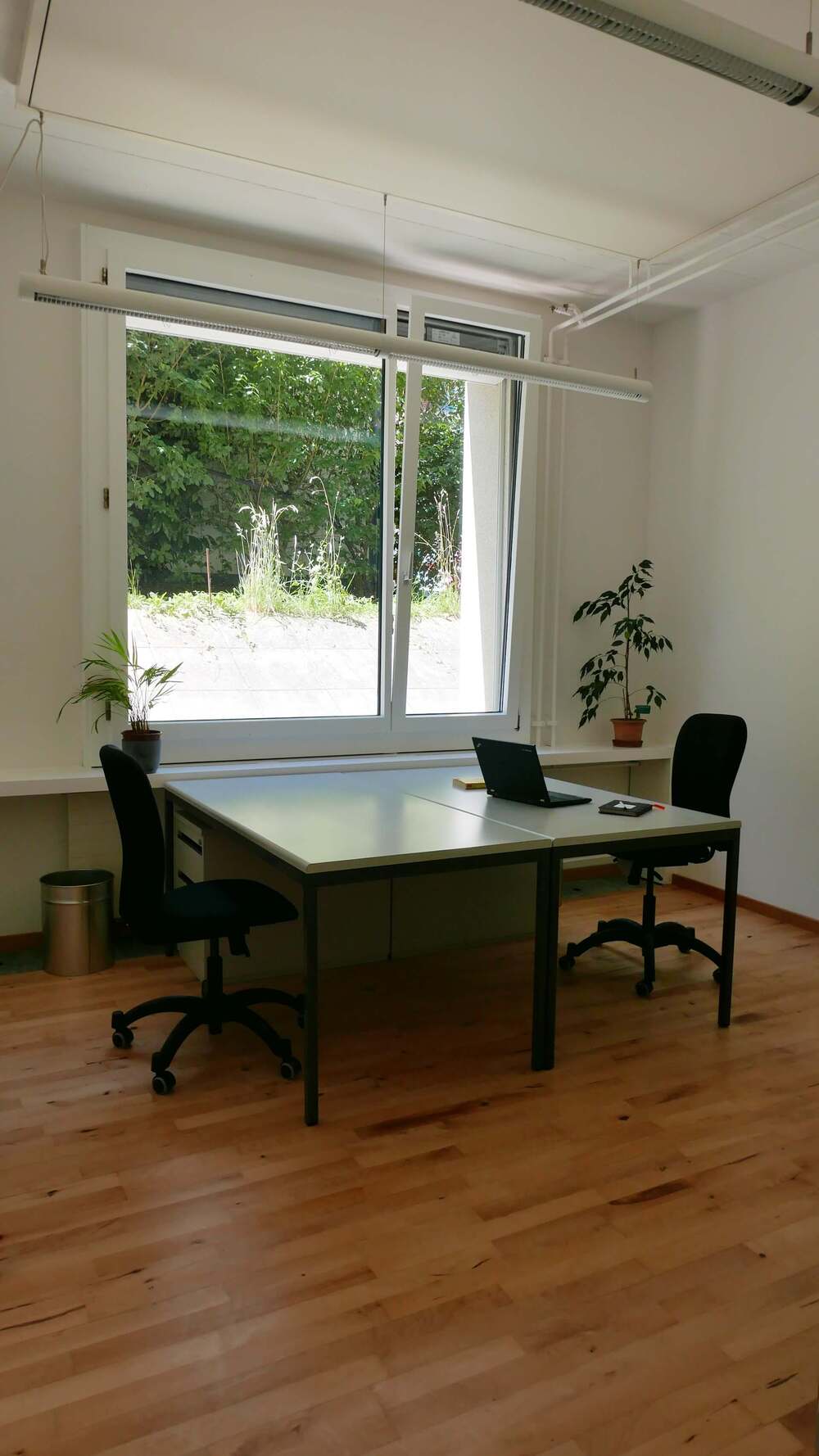 Kreis 5 - office with 2/3 workplaces from Fr.650/month*,...