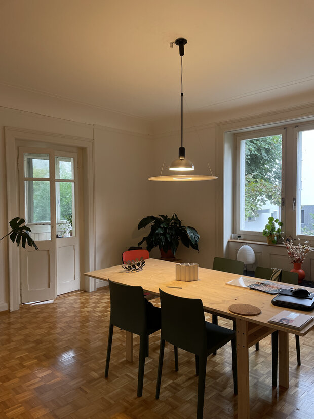 Room for rent in 4.5 room apartment (120sqm) in Zürich.