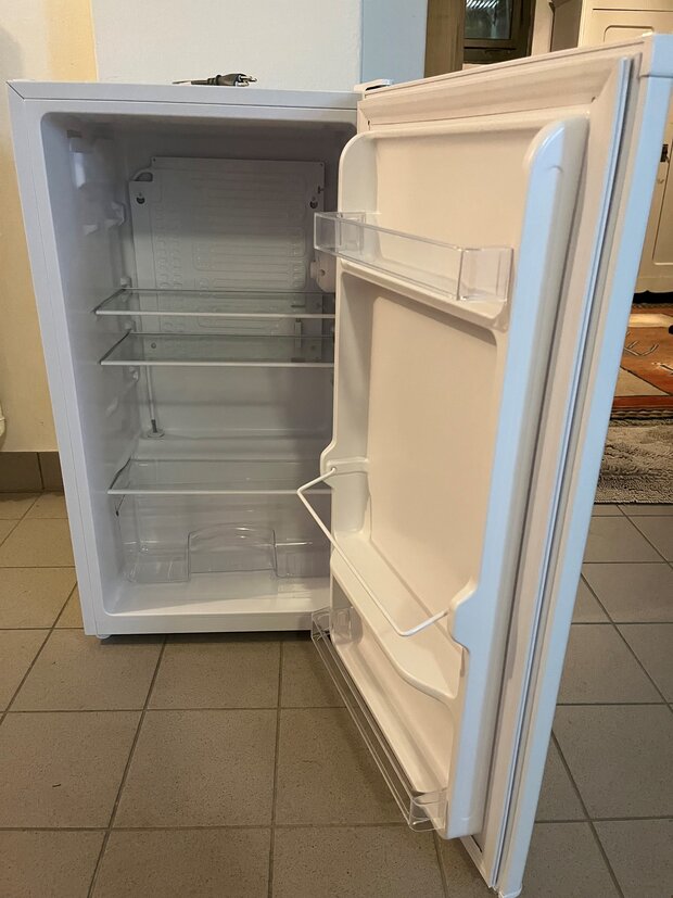 Neuwertiger kleiner Kühlschrank