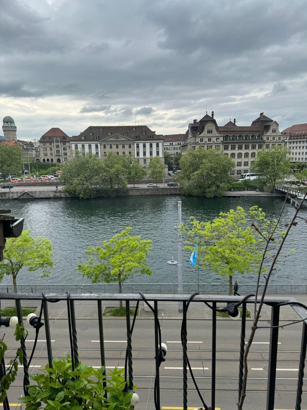 3.5 Zimmerwohnung (128qm) inkl. Balkon mit Limmat Ausblick