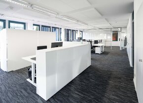 PLUG & PLAY OFFICE DIREKT AM ROTEN PLATZ