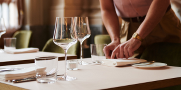 Unsere Freunde der Weinbar NERI suchen: Service Weinbar