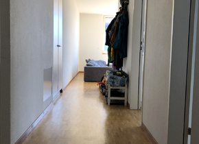 Schöne und helle 2.5-Zimmer-Wohnung an zentraler Lage...