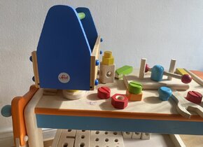 Holzwerkbank für Kinder mit Werkzeugkasten und Zubehör