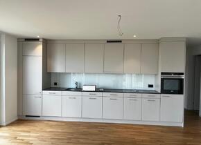 Brand new 4.5 rooms flat in Au with partial views of the...