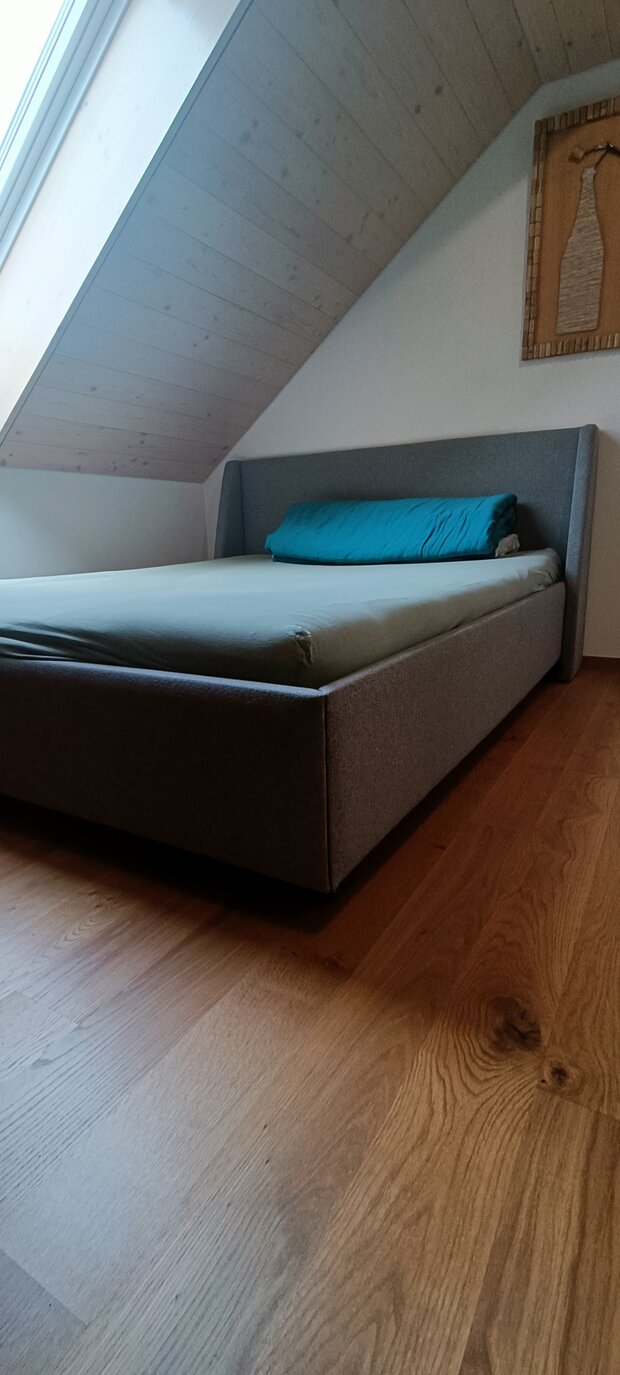 Bett mit Matraze und Lattenrost 160x200