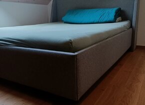 Bett mit Matraze und Lattenrost 160x200