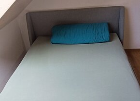 Bett mit Matratze und Lattenrost 160x200