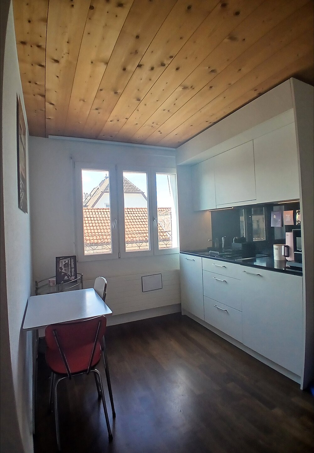 subrenting sunny, fully furnished flat