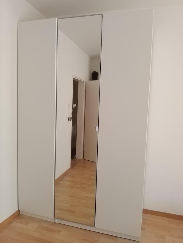 Kleiderschrank mit Spiegel gratis