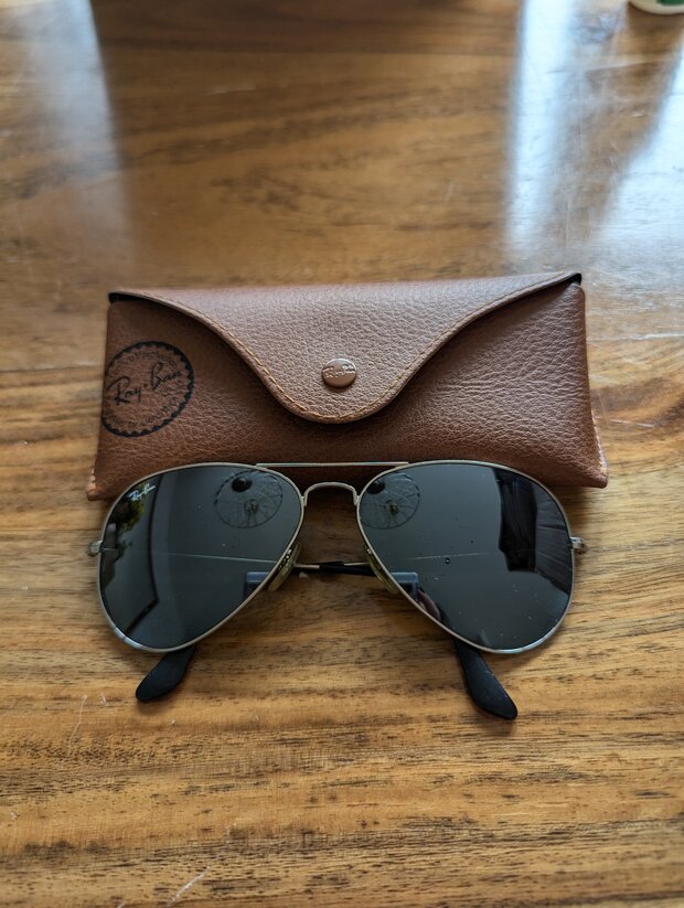 Sonnenbrille mit Etui