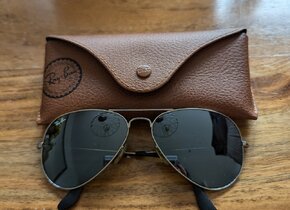 Sonnenbrille mit Etui