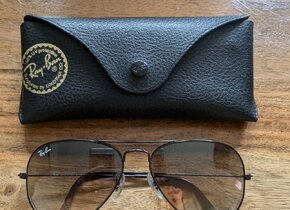 Sonnenbrille mit Etui