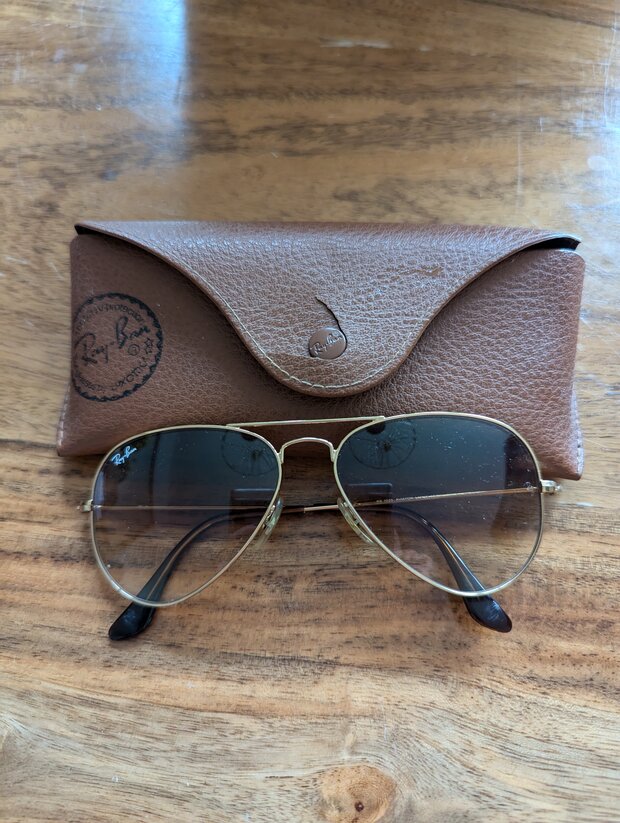 Sonnenbrille mit Etui