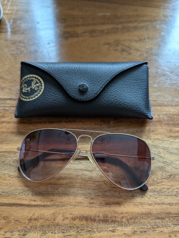 Sonnenbrille mit Etui