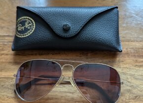 Sonnenbrille mit Etui