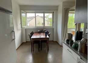 Sonnige möblierte 2.5 Zimmer Wohnung mit Balkon zur...