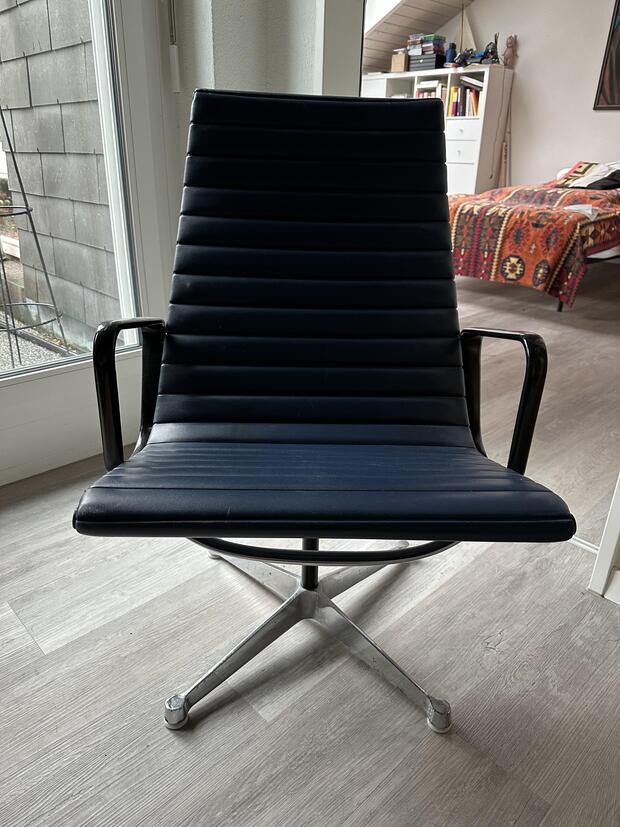 Eames Aluminium Chair von Vitra