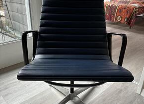 Eames Aluminium Chair von Vitra