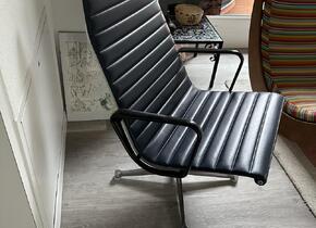 Eames Aluminium Chair von Vitra