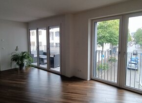 Large Temporary Room in Modern, Central Zurich Apartment