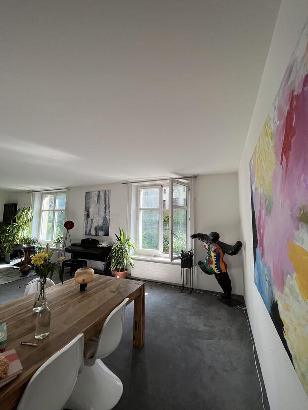 Spacious 25sqm Bedroom in a 240sqm 7.5 Room Apartment with Rooftop and Sauna