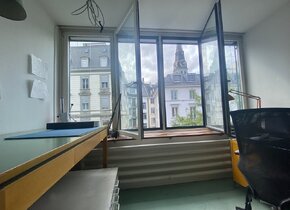 Helles Einzelbüro beim Stauffacher