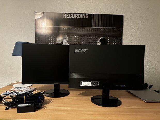 2 Acer PC-Monitore schwarz